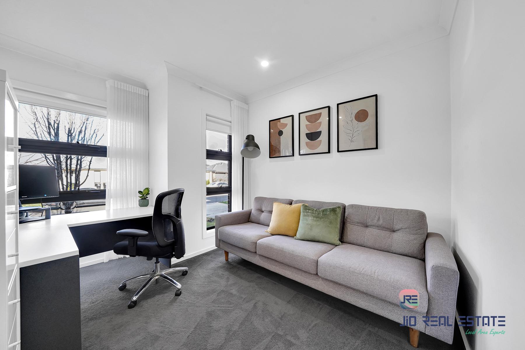 25 Houston Drive, Thornhill Park VIC