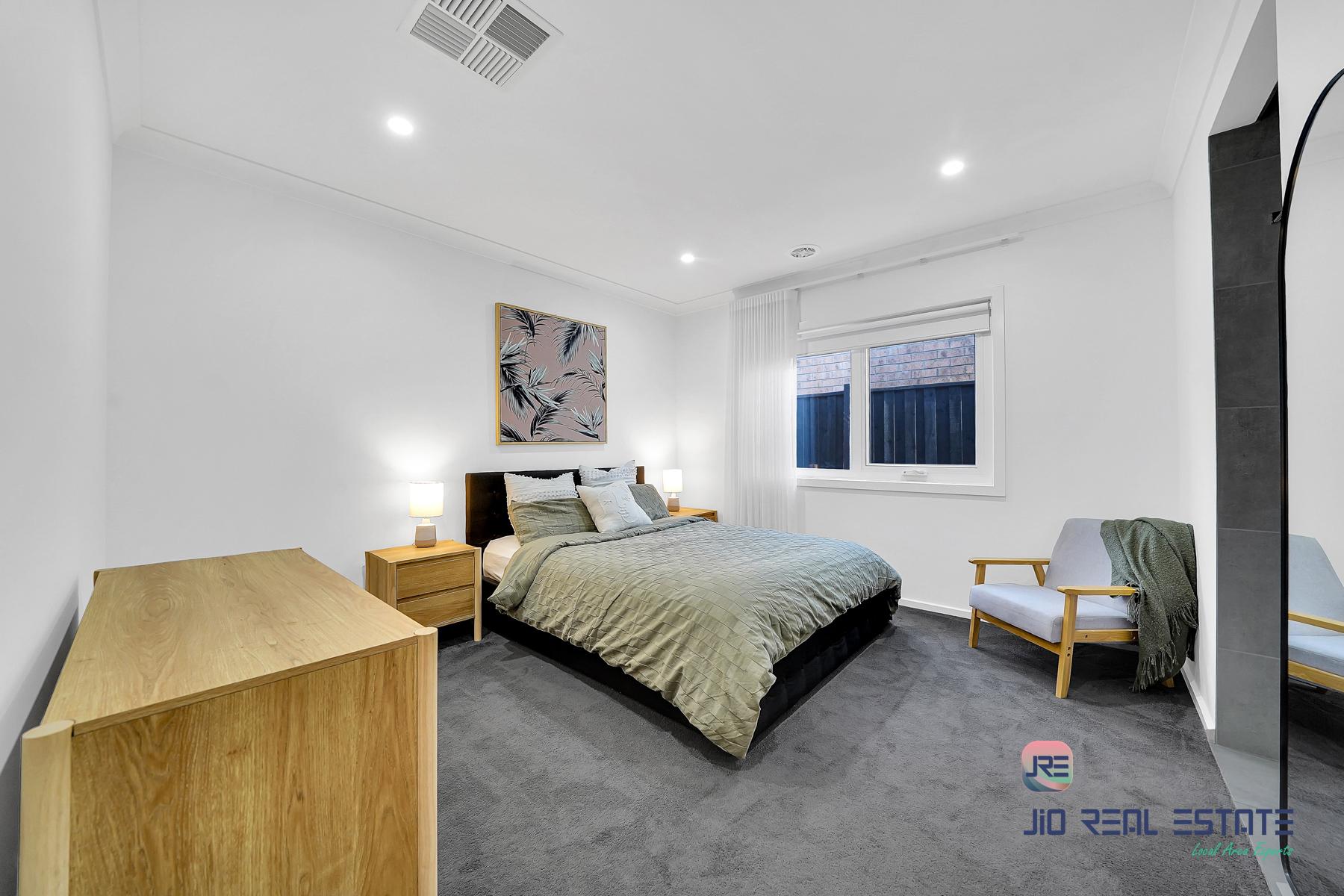 25 Houston Drive, Thornhill Park VIC