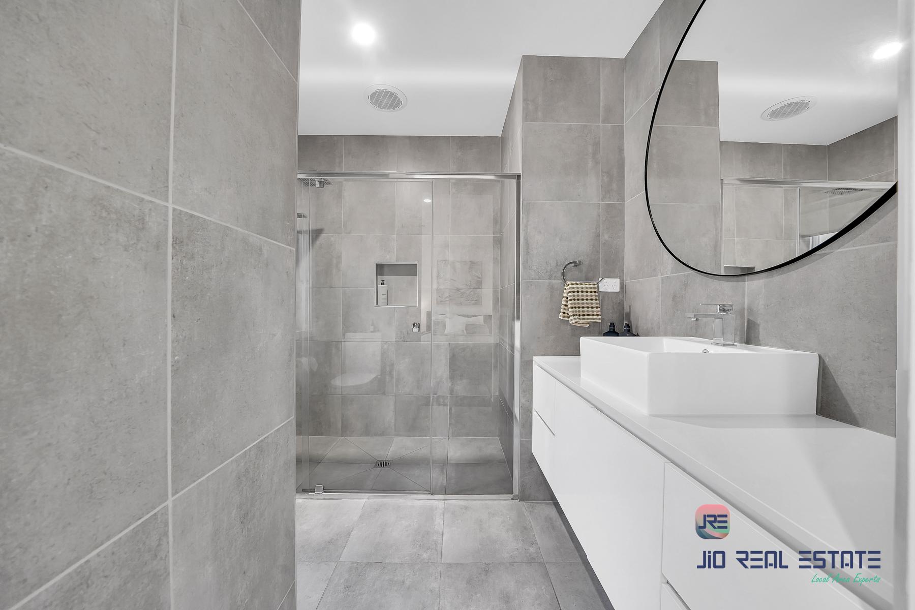 25 Houston Drive, Thornhill Park VIC