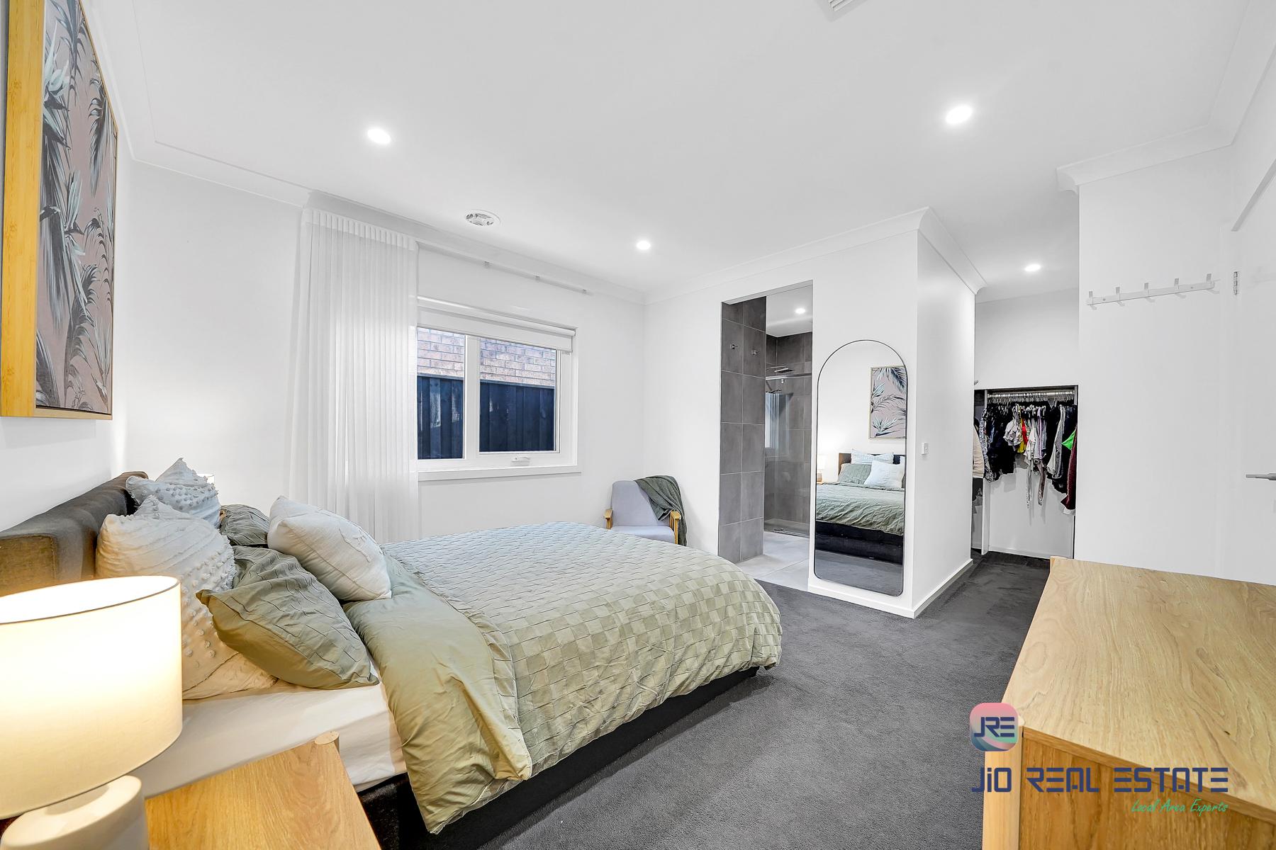 25 Houston Drive, Thornhill Park VIC
