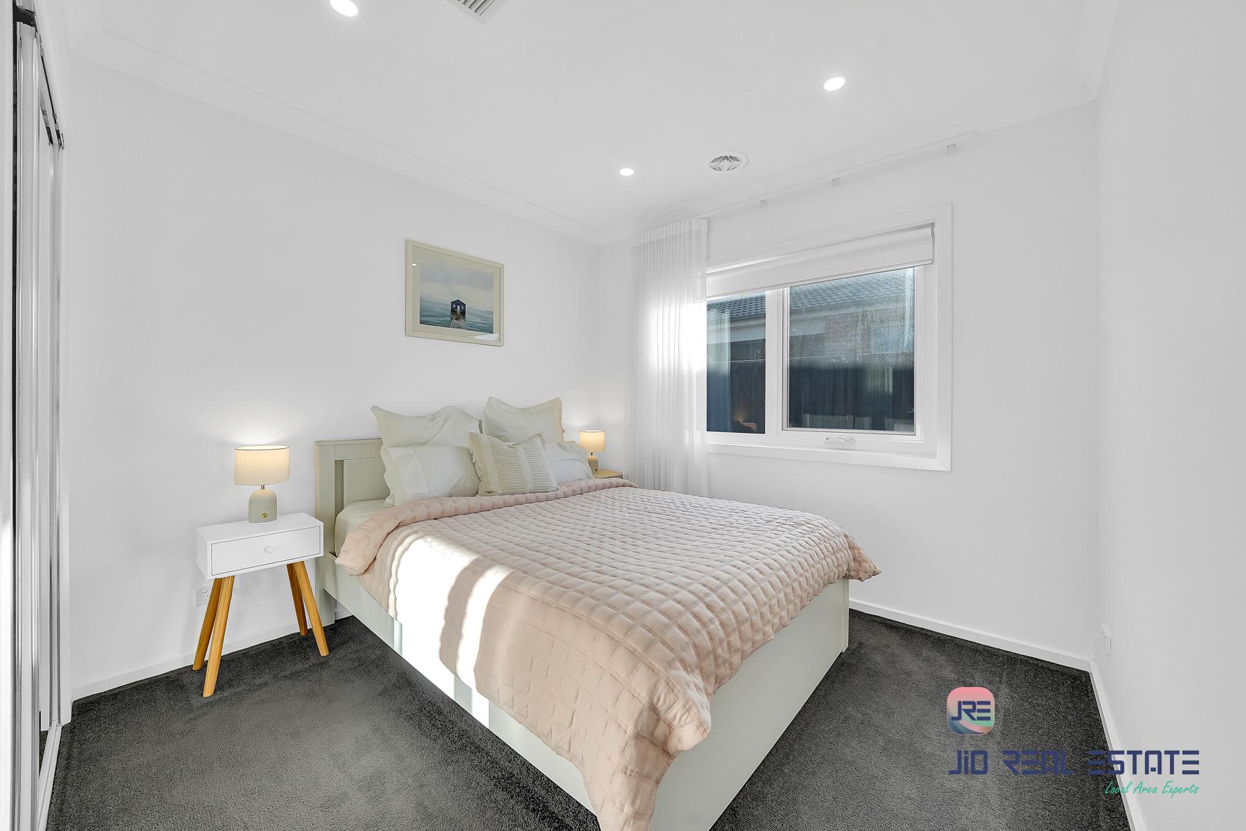 25 Houston Drive, Thornhill Park VIC