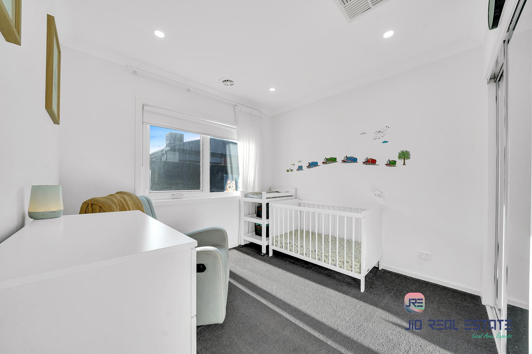 25 Houston Drive, Thornhill Park VIC