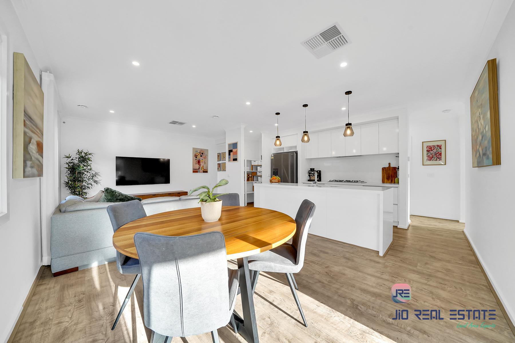 25 Houston Drive, Thornhill Park VIC