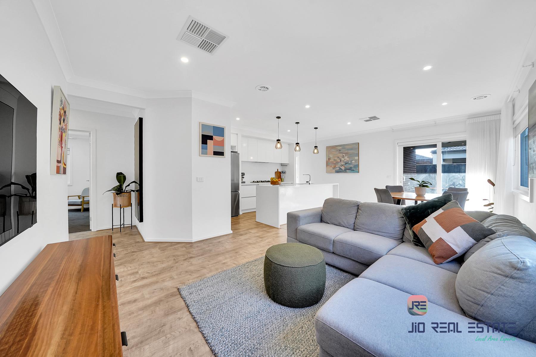 25 Houston Drive, Thornhill Park VIC