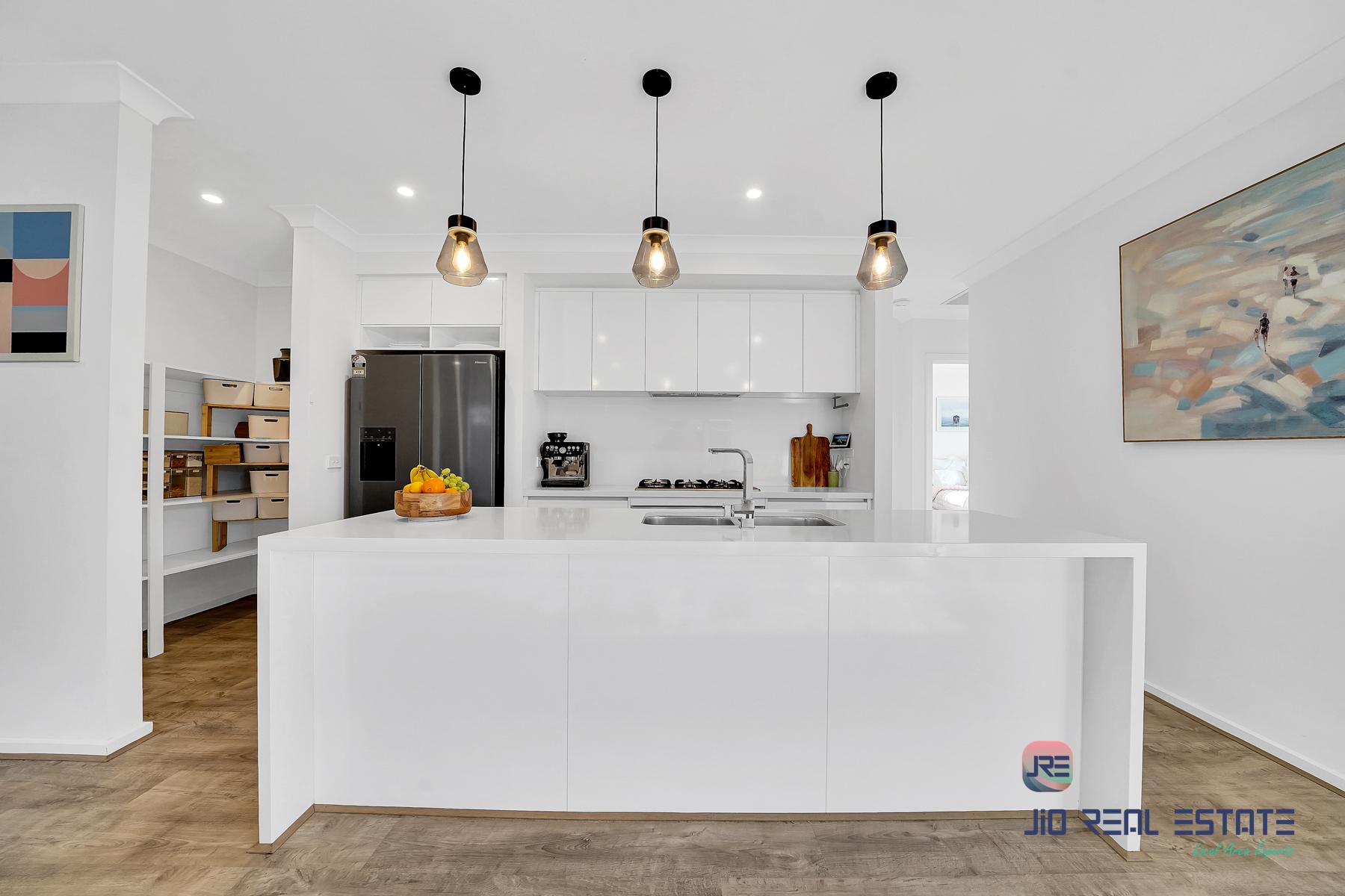 25 Houston Drive, Thornhill Park VIC