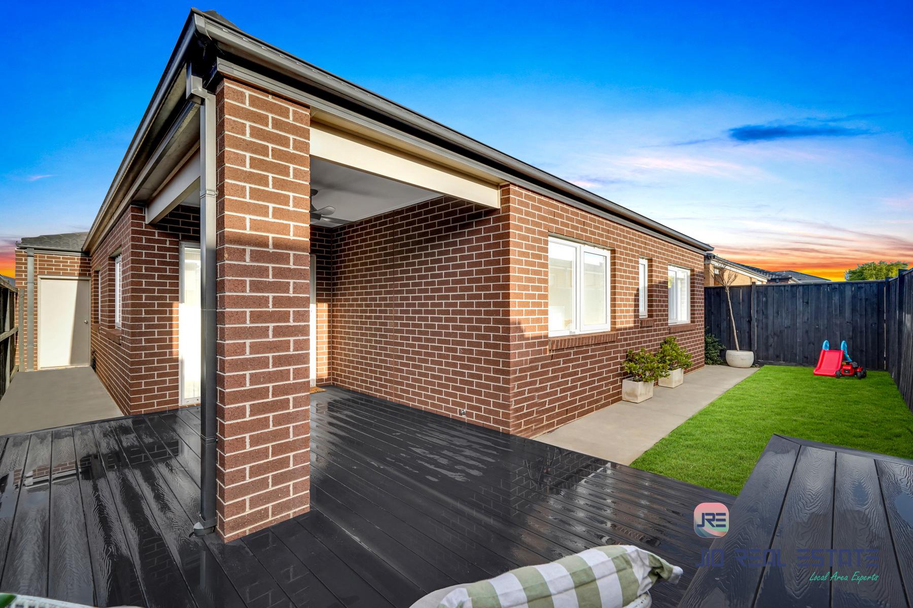 25 Houston Drive, Thornhill Park VIC
