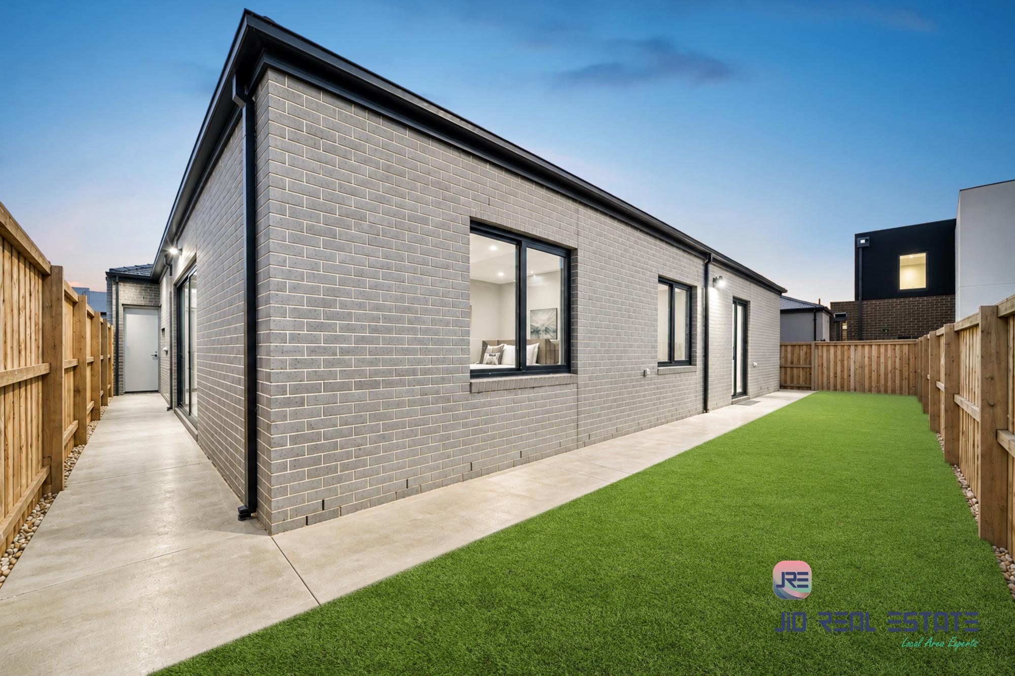 50 Adenmore Circuit, Deanside VIC
