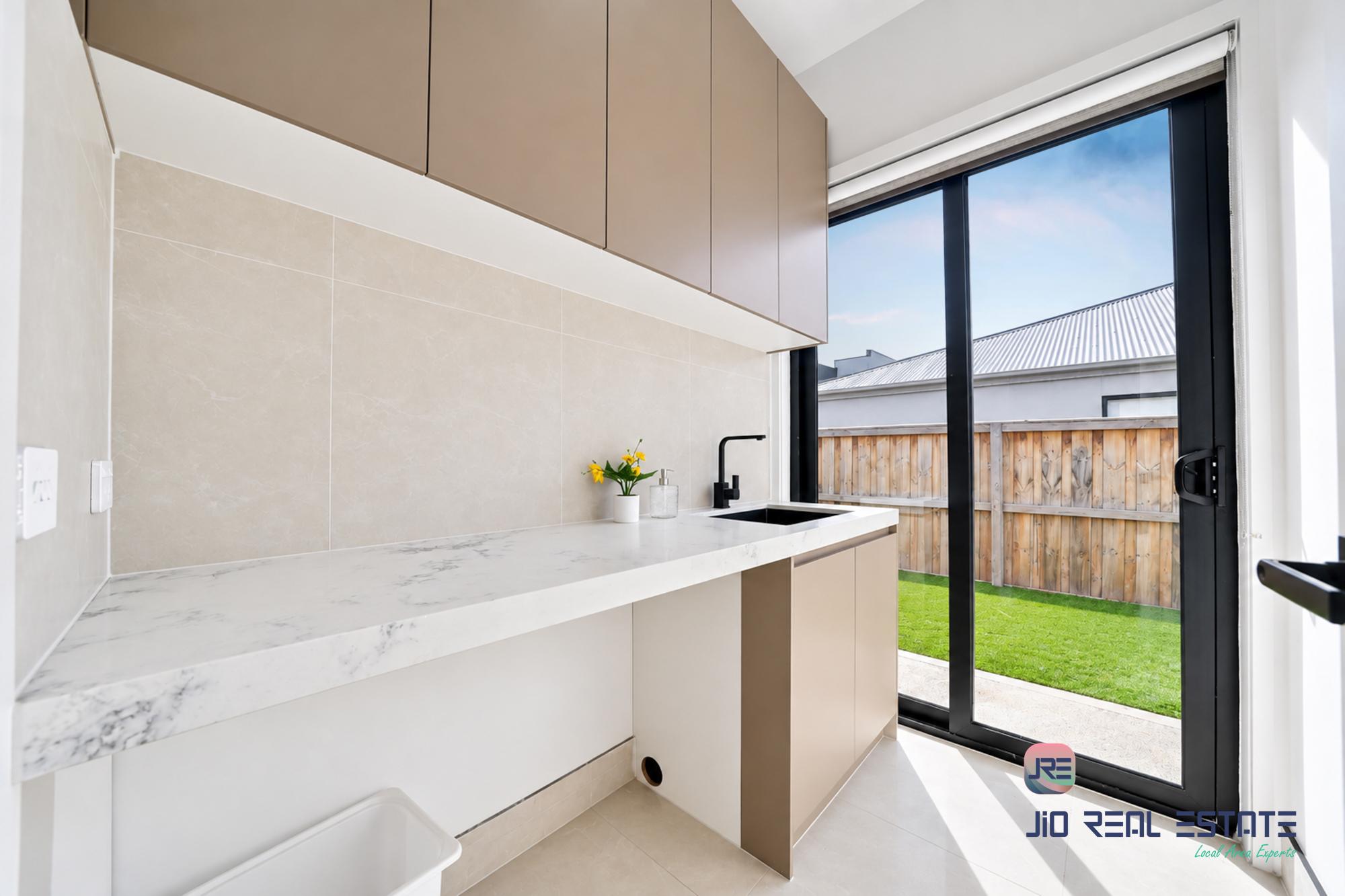 50 Adenmore Circuit, Deanside VIC