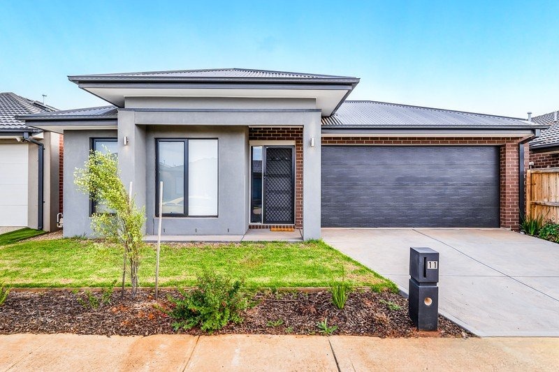 11 Neville Street, Thornhill Park VIC