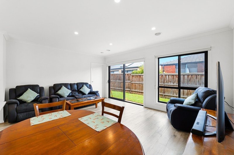 11 Neville Street, Thornhill Park VIC