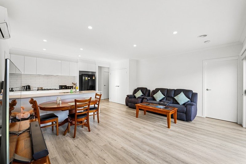 11 Neville Street, Thornhill Park VIC