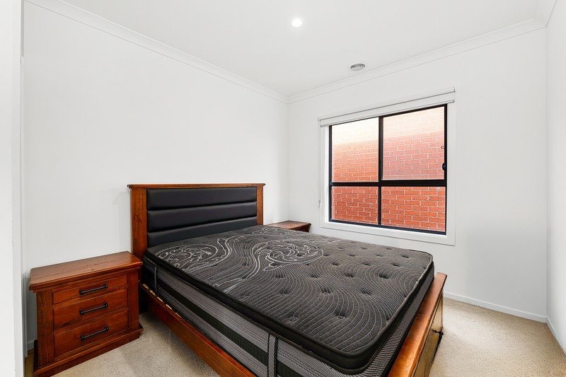 11 Neville Street, Thornhill Park VIC