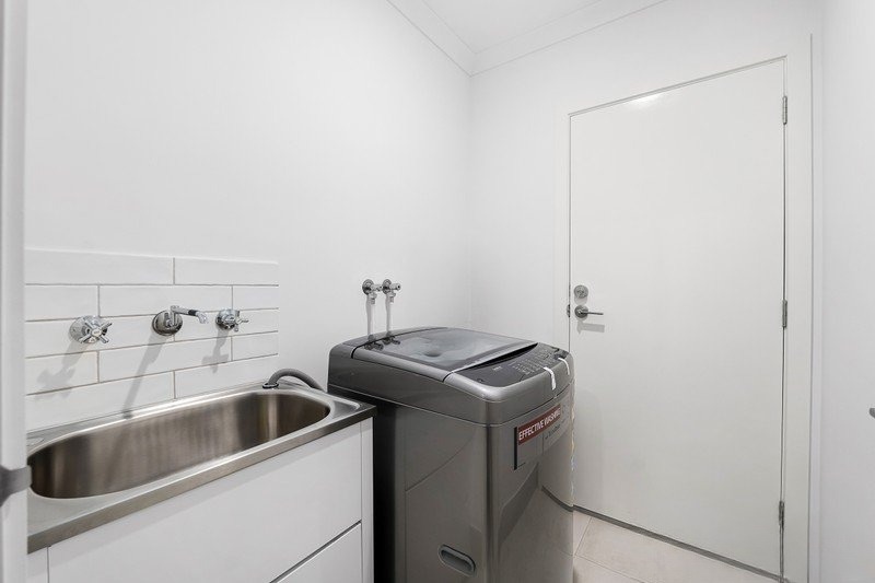 11 Neville Street, Thornhill Park VIC