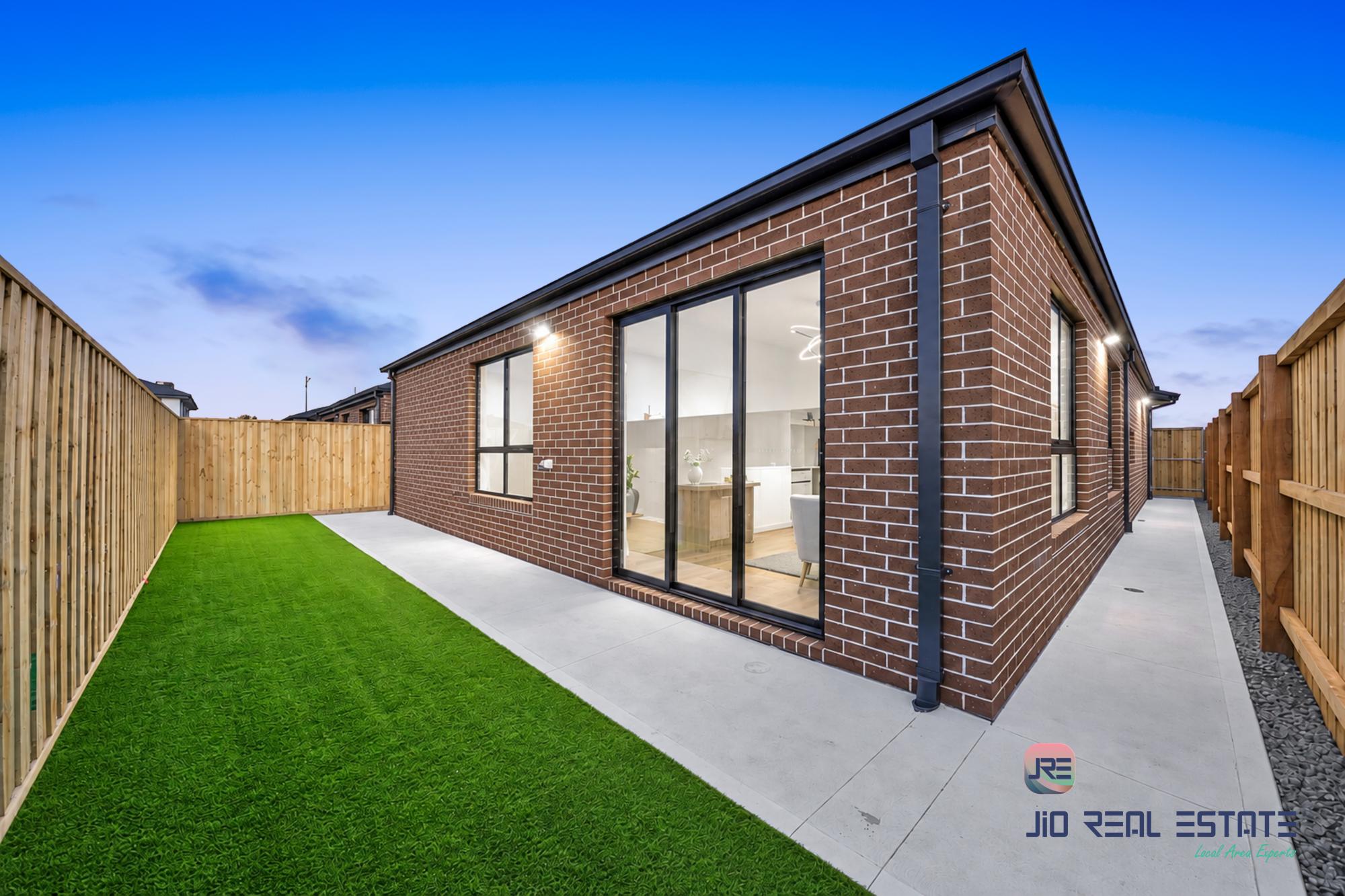 8 Coachwood Road, Bonnie Brook VIC