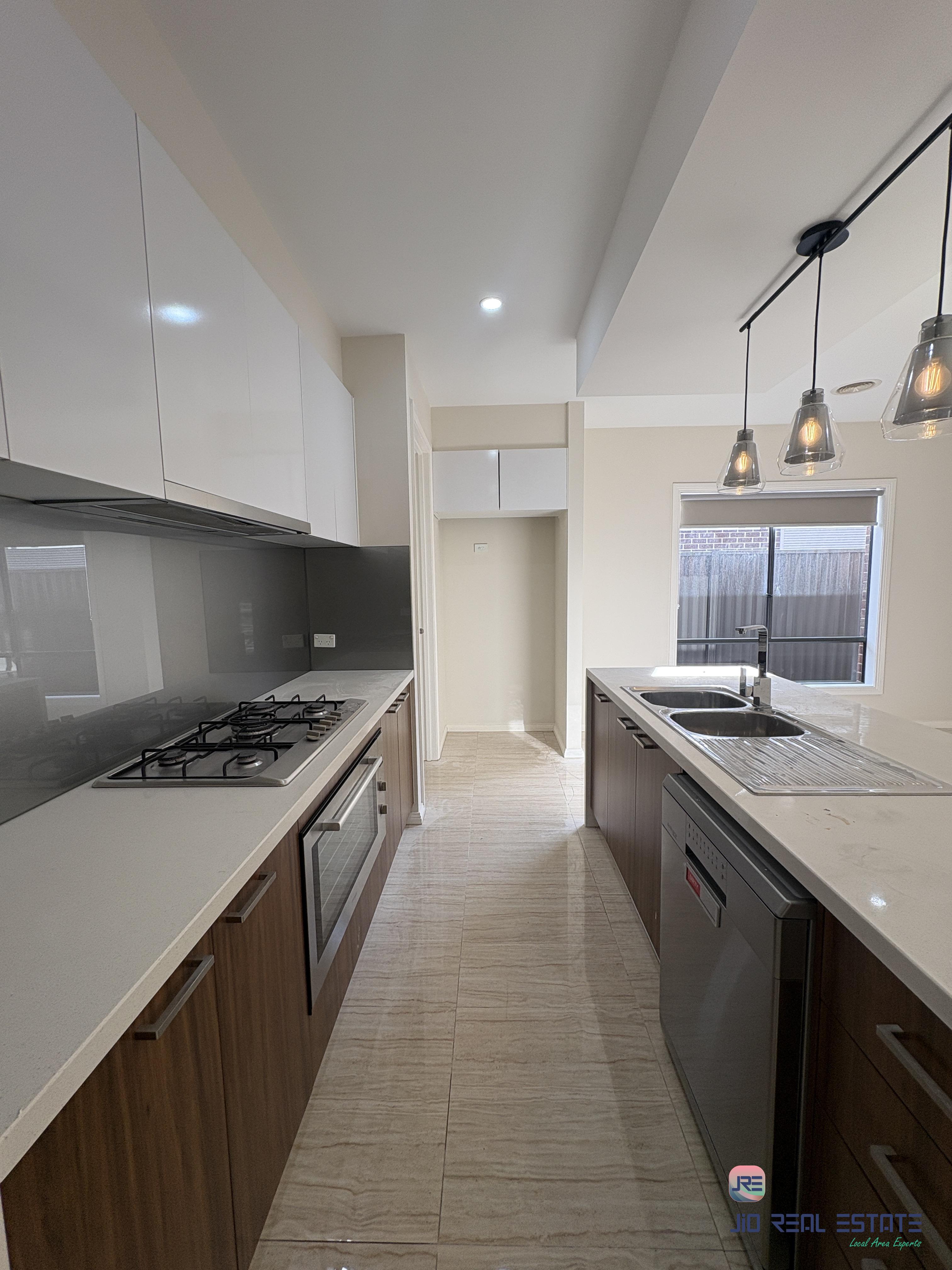 99 Riverside Concourse, Cobblebank VIC