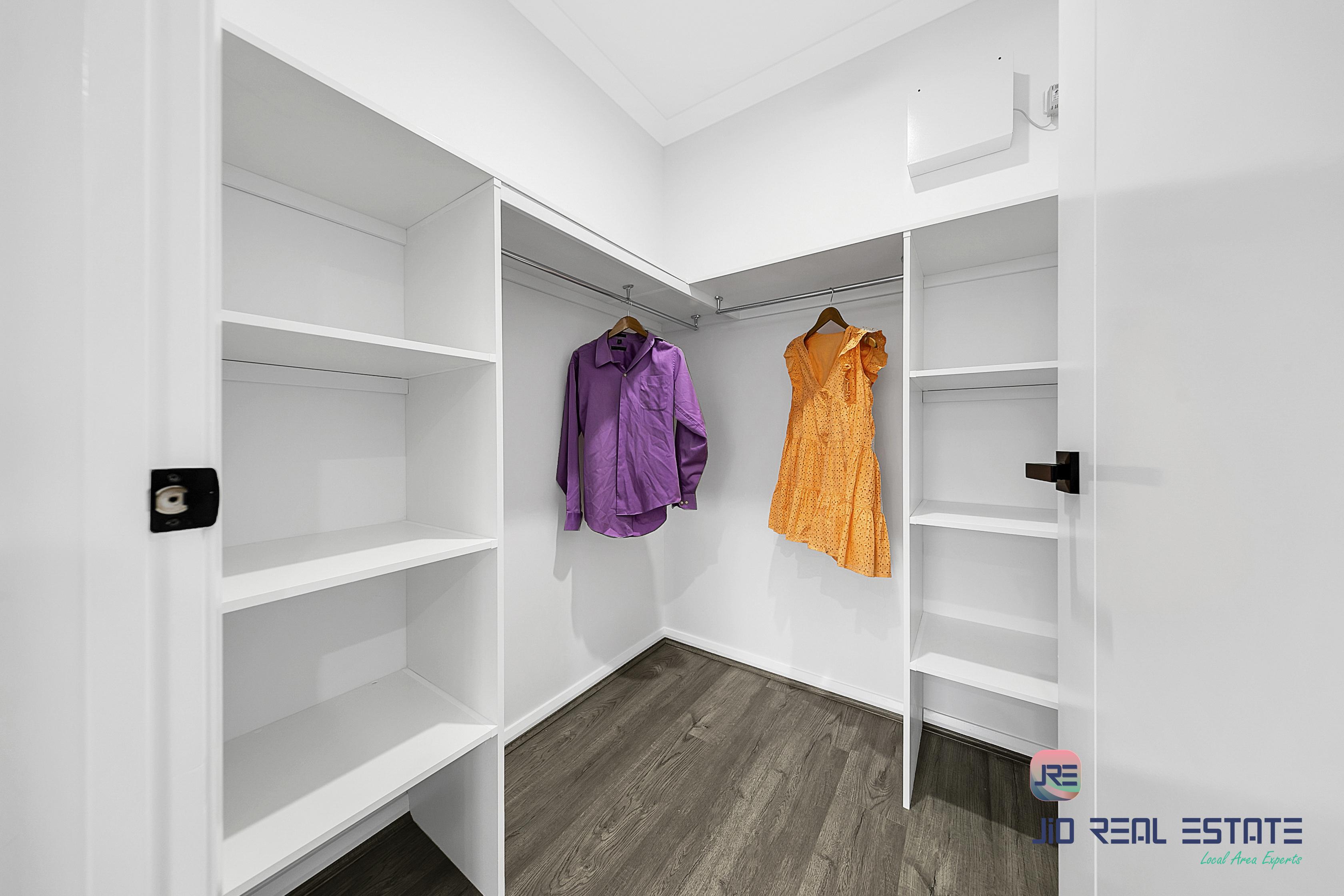 20 Dibiase Grove, Thornhill Park VIC