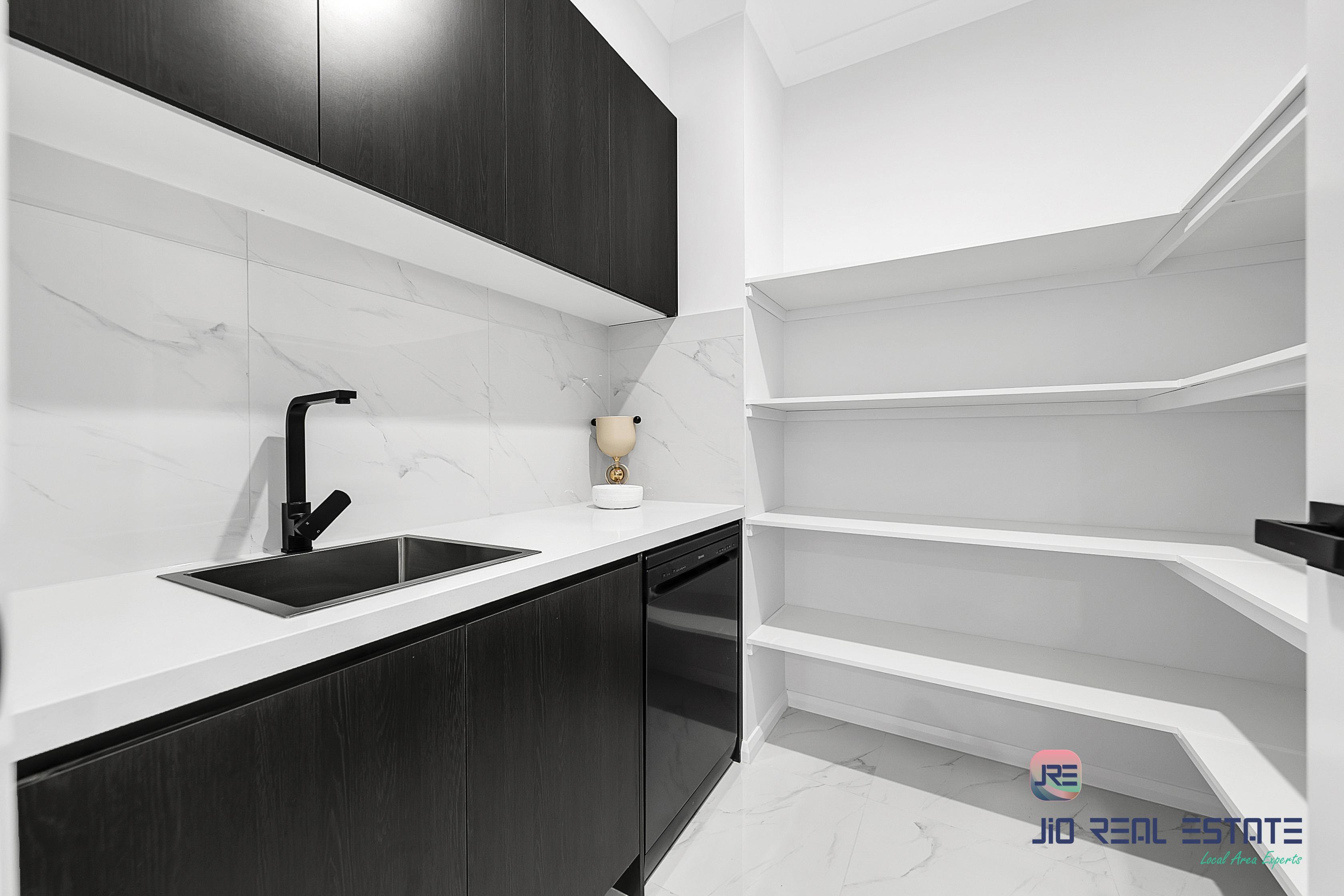 20 Dibiase Grove, Thornhill Park VIC