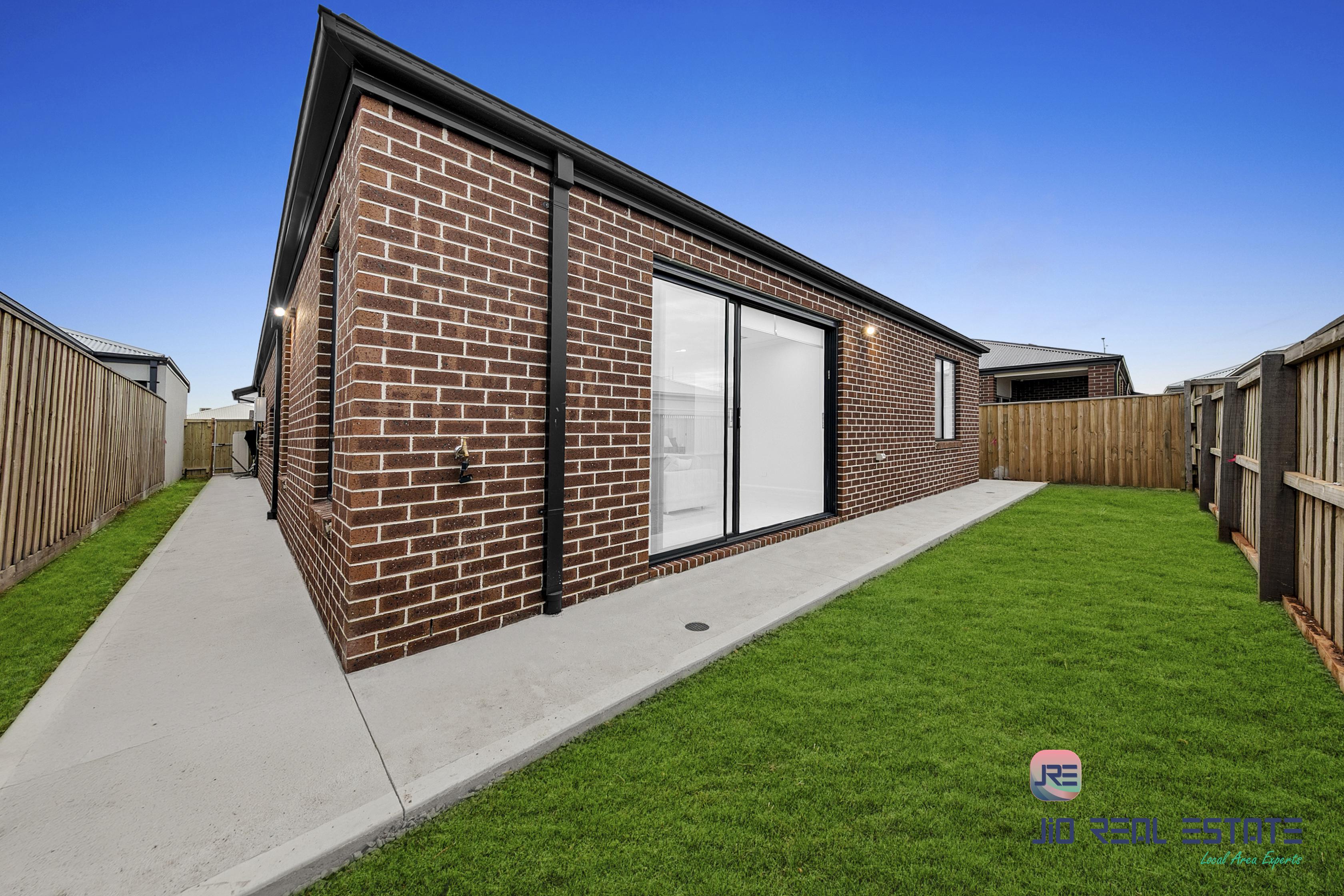 20 Dibiase Grove, Thornhill Park VIC