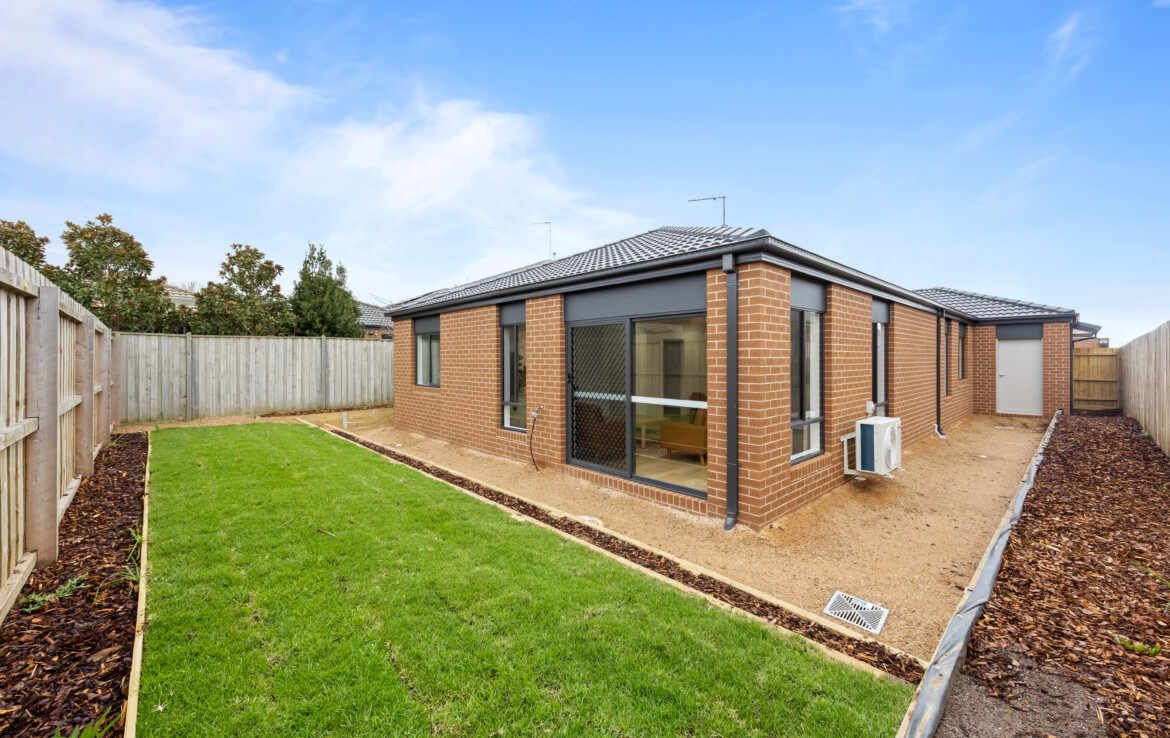 11 Booker Place, Armstrong Creek VIC