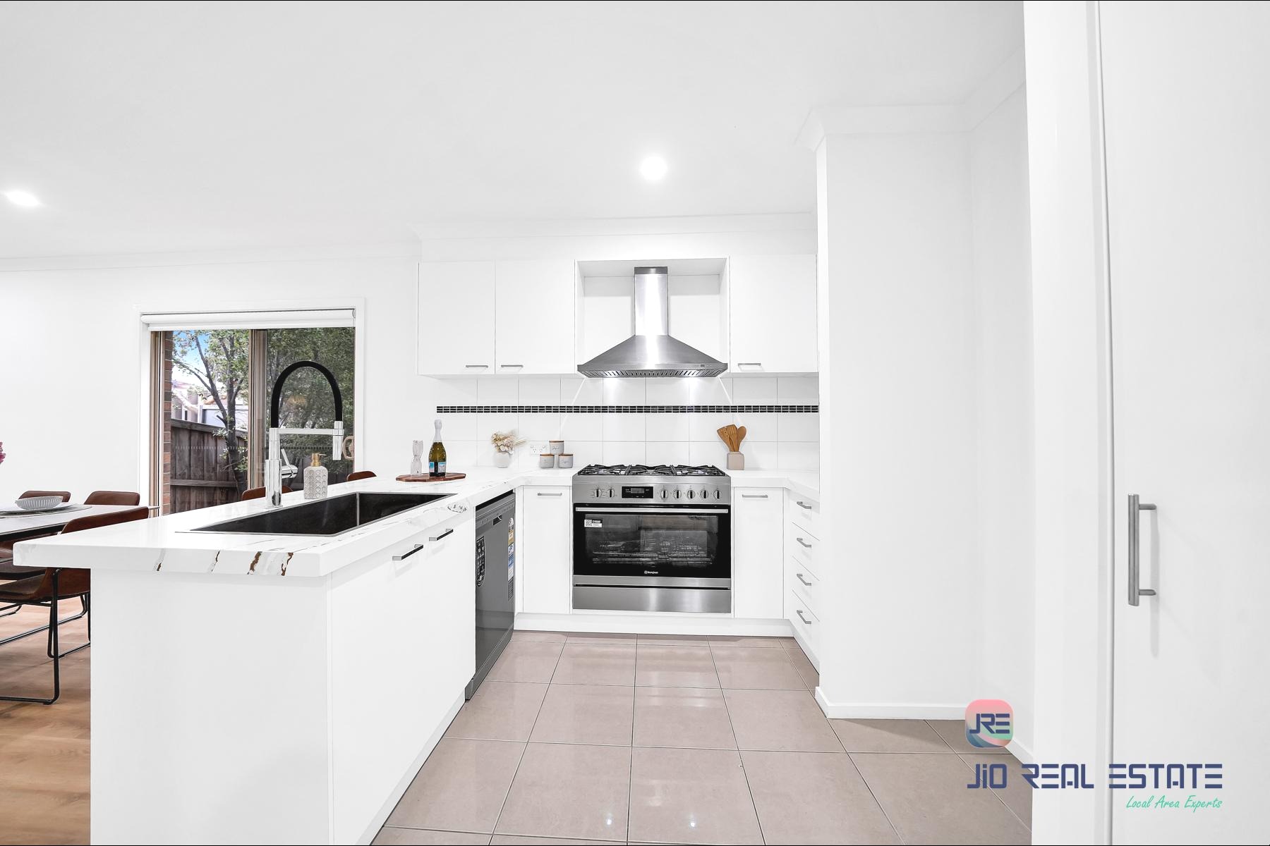 34 Lilyturf Drive, Tarneit VIC