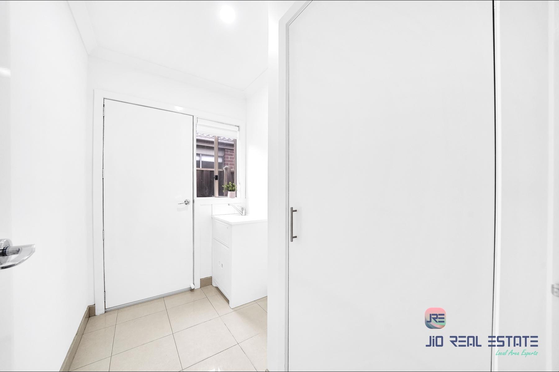 34 Lilyturf Drive, Tarneit VIC