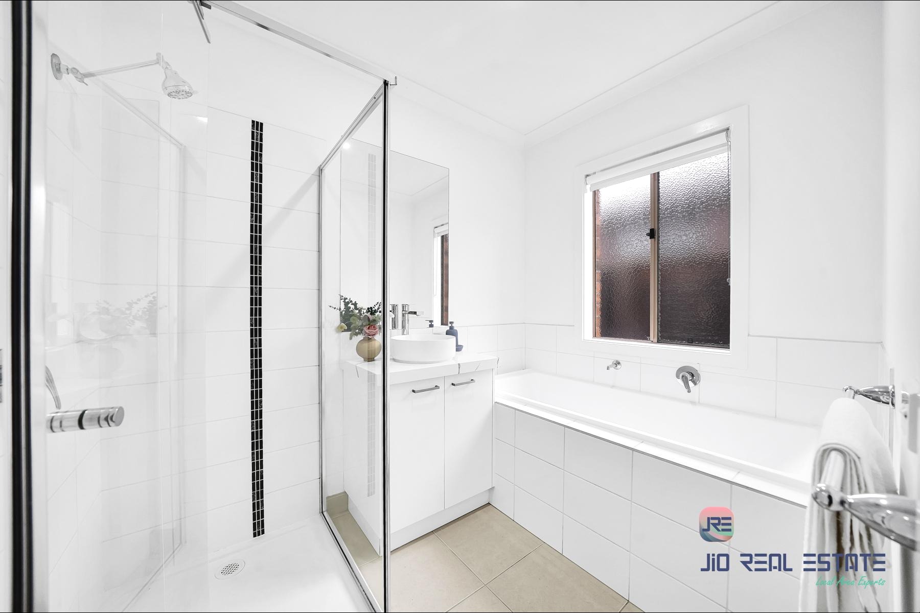 34 Lilyturf Drive, Tarneit VIC