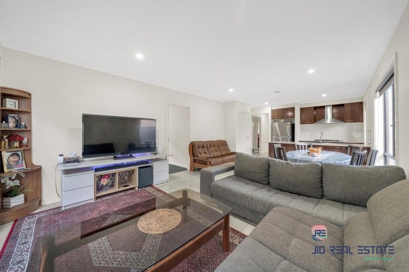 12 Edgware Street, Thornhill Park VIC