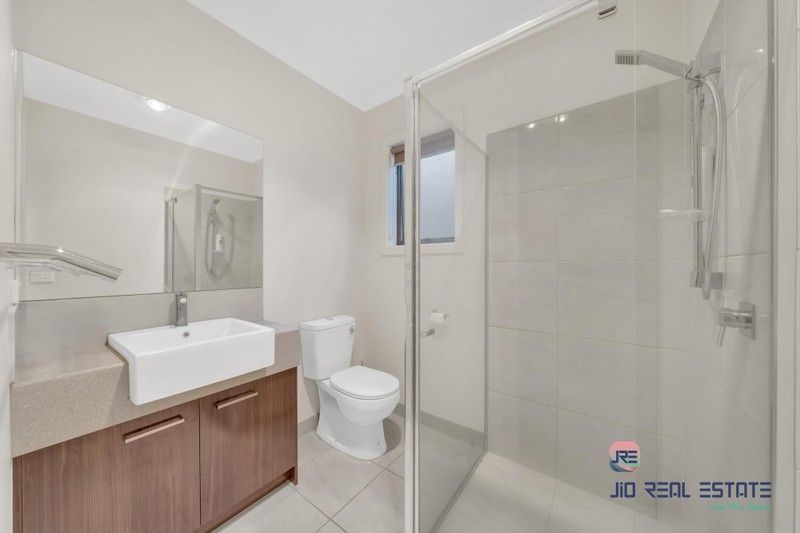 12 Edgware Street, Thornhill Park VIC