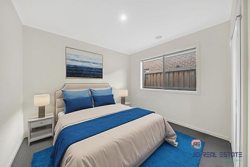 12 Edgware Street, Thornhill Park VIC