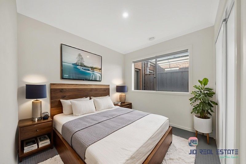 12 Edgware Street, Thornhill Park VIC