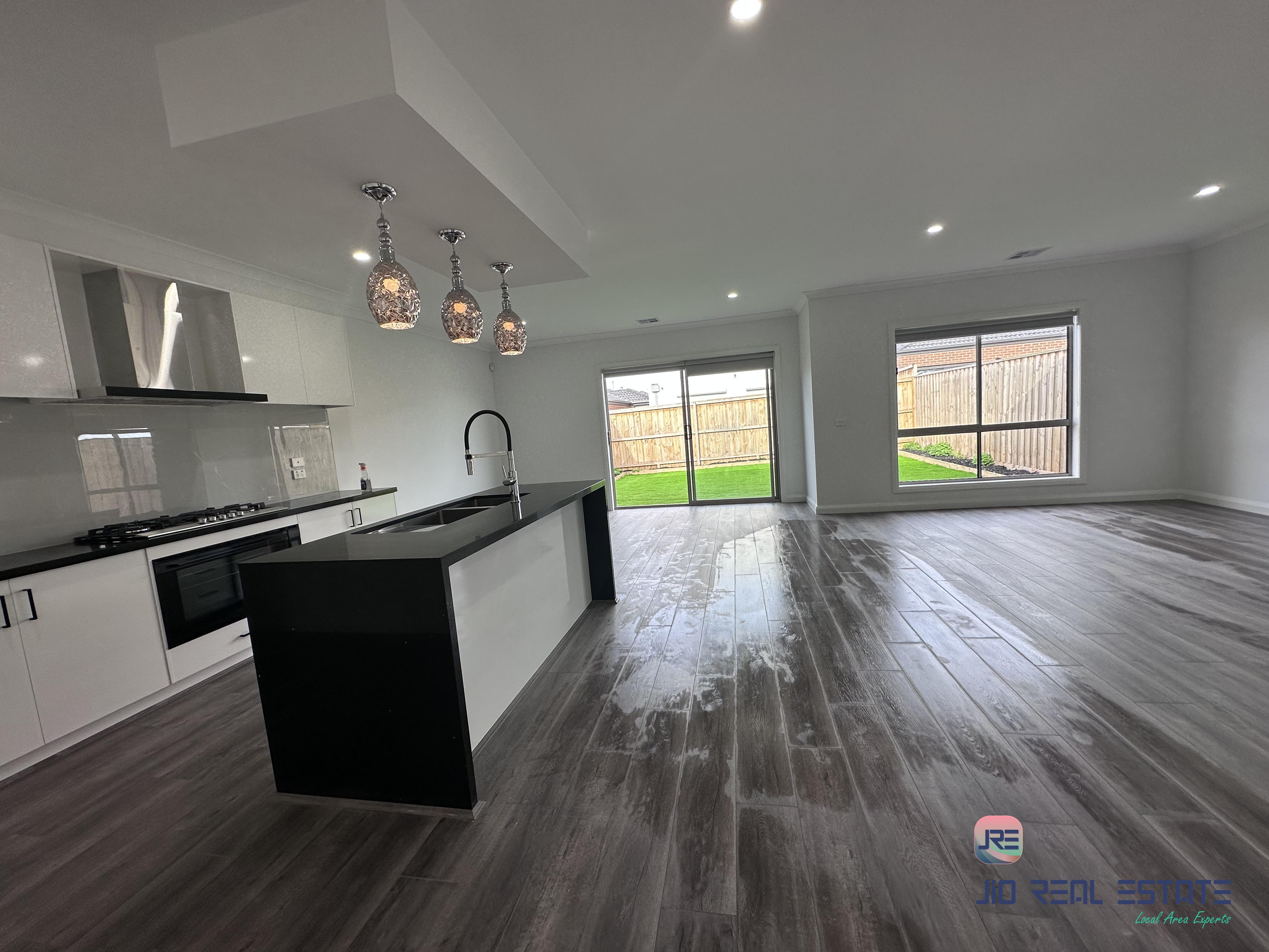 8 Dev Terrace, Rockbank VIC