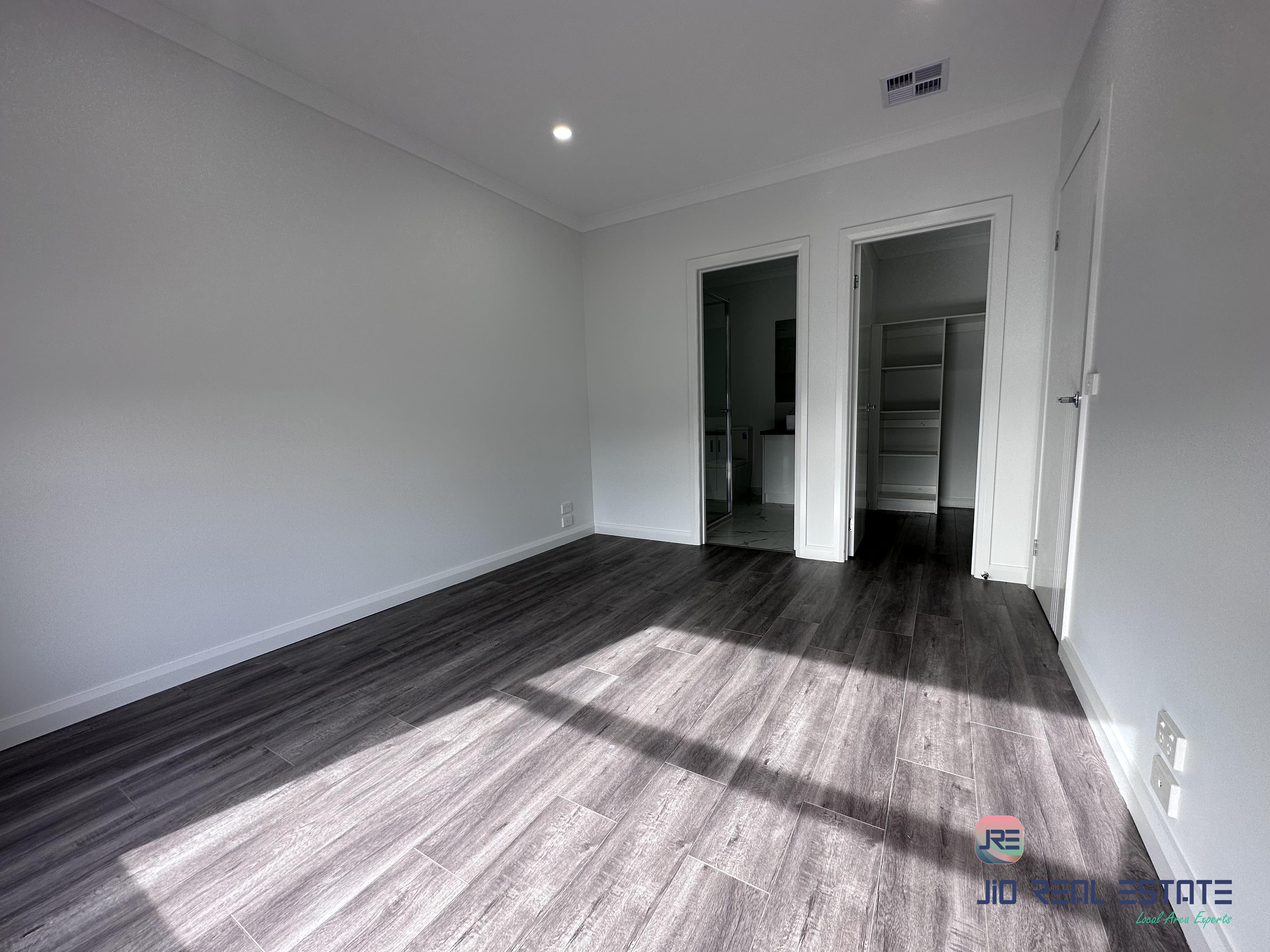 8 Dev Terrace, Rockbank VIC