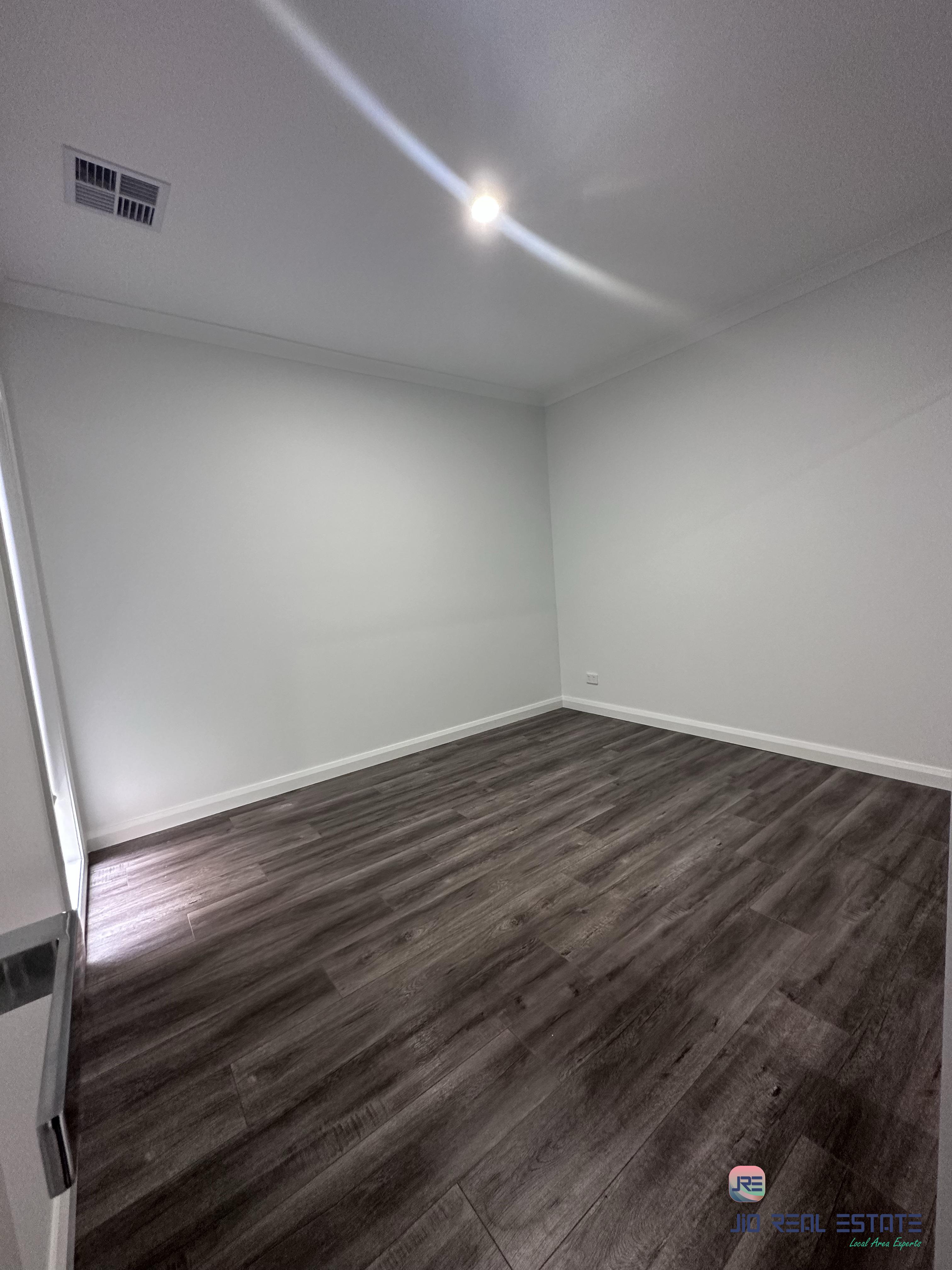 8 Dev Terrace, Rockbank VIC