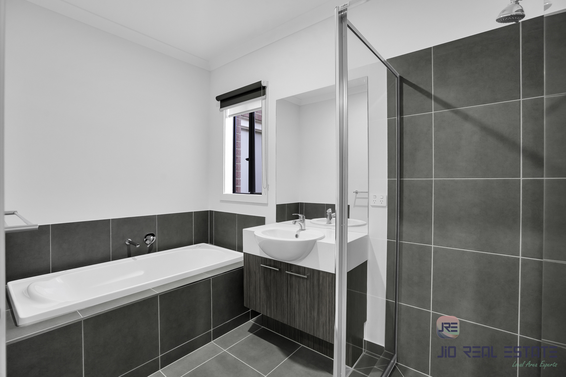 28 Houston Drive, Thornhill Park VIC