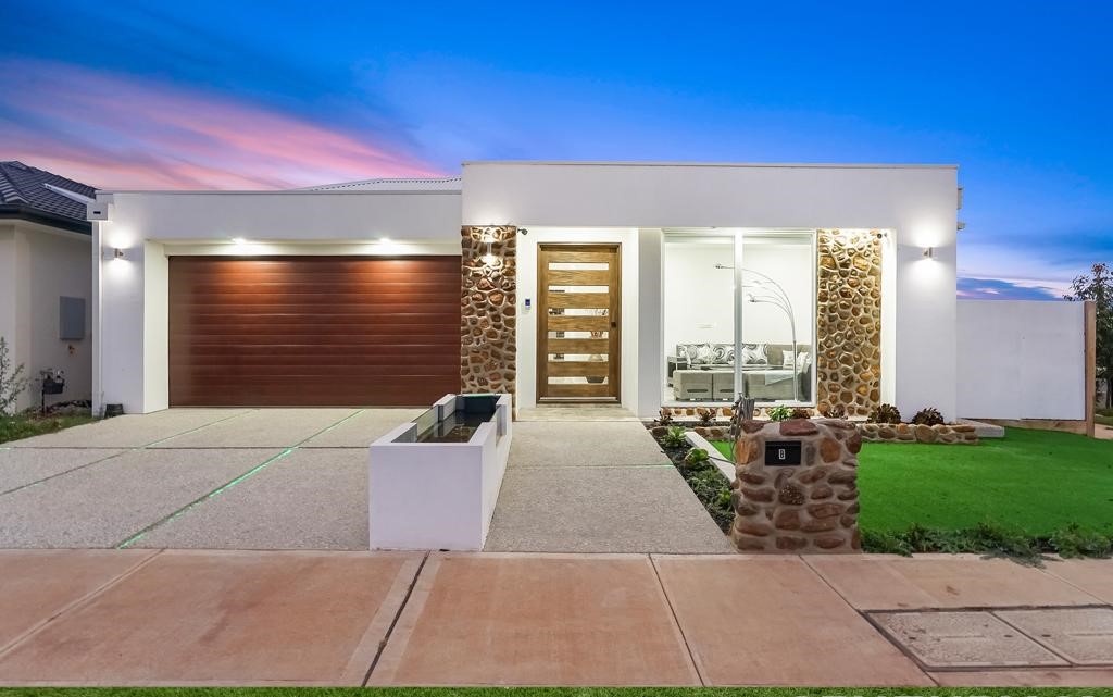 8 Sadie Avenue, Thornhill Park VIC