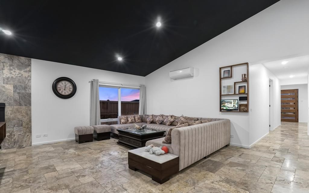 8 Sadie Avenue, Thornhill Park VIC