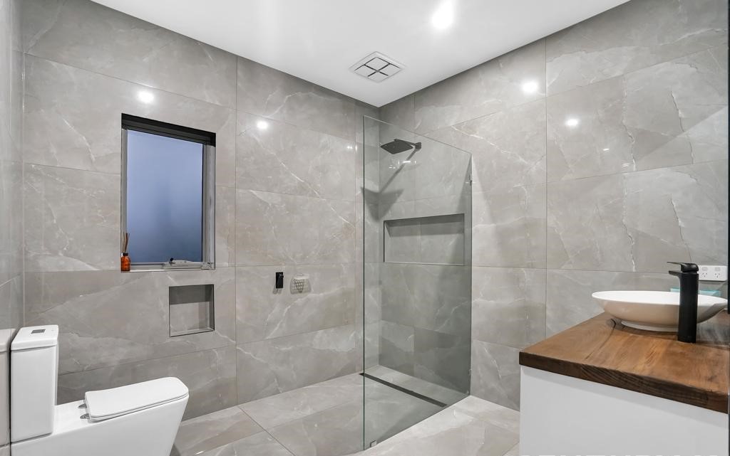 8 Sadie Avenue, Thornhill Park VIC