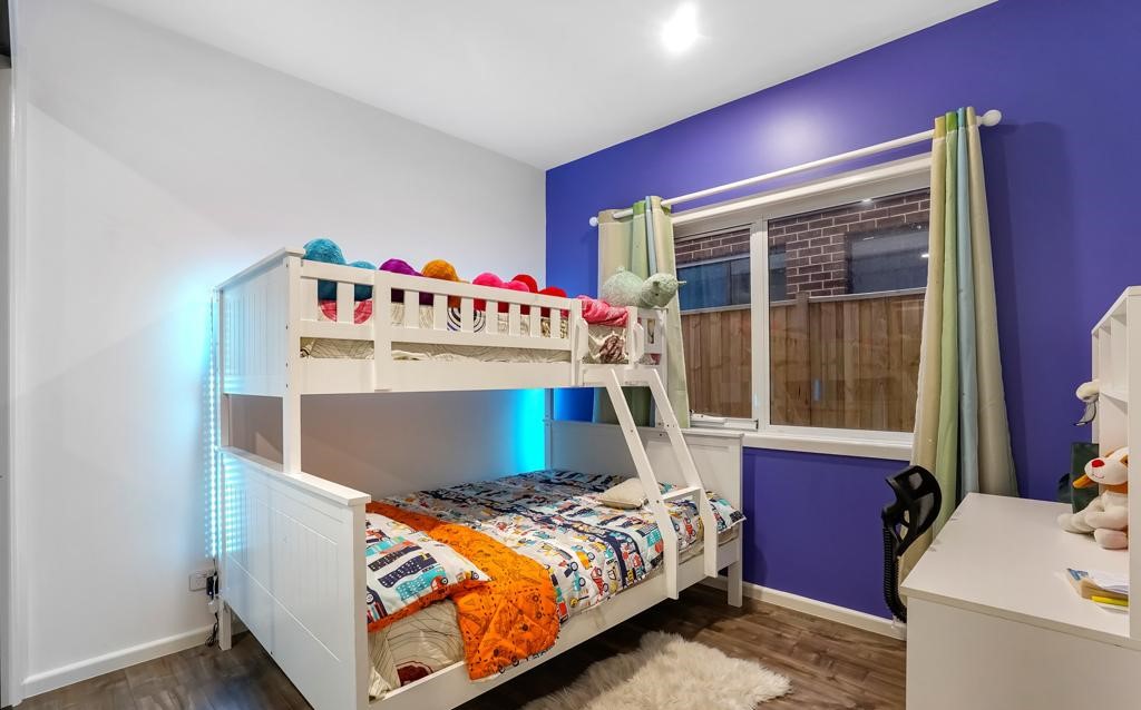 8 Sadie Avenue, Thornhill Park VIC