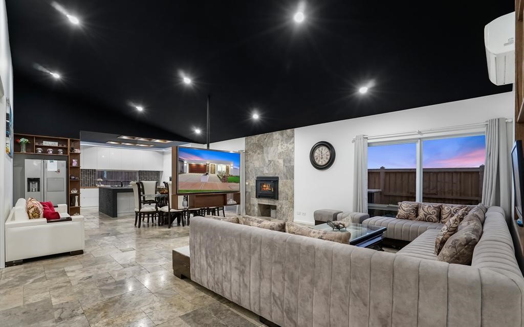 8 Sadie Avenue, Thornhill Park VIC