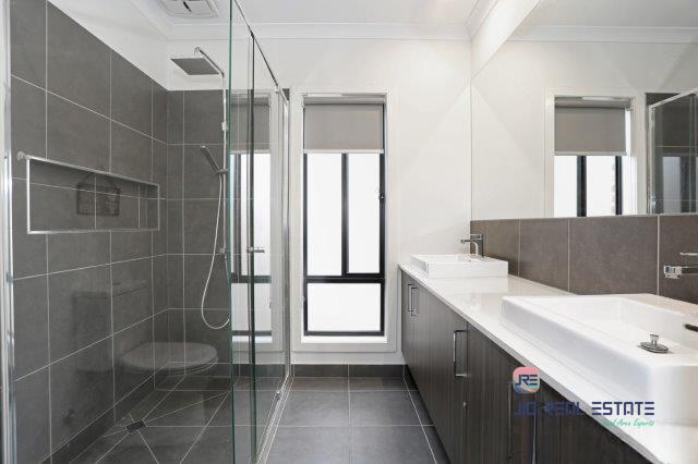 10 Fergus Street, Thornhill Park VIC