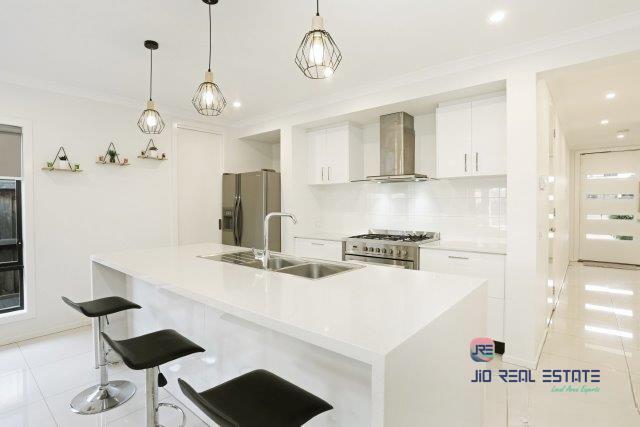 10 Fergus Street, Thornhill Park VIC