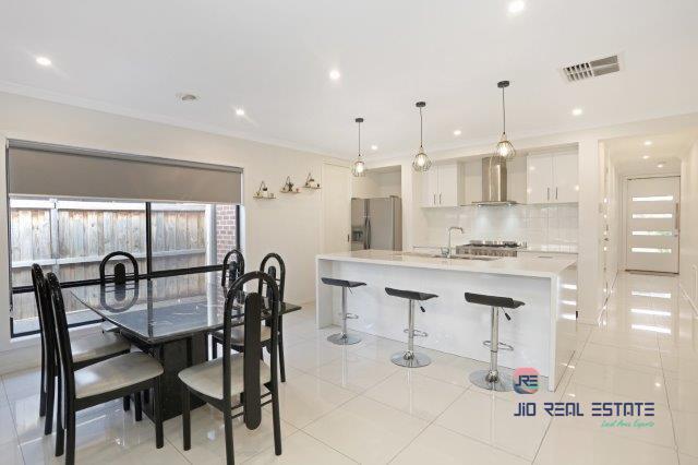 10 Fergus Street, Thornhill Park VIC