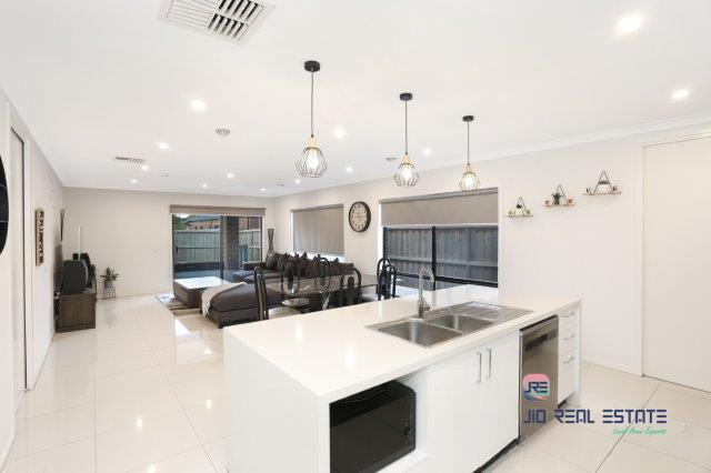 10 Fergus Street, Thornhill Park VIC