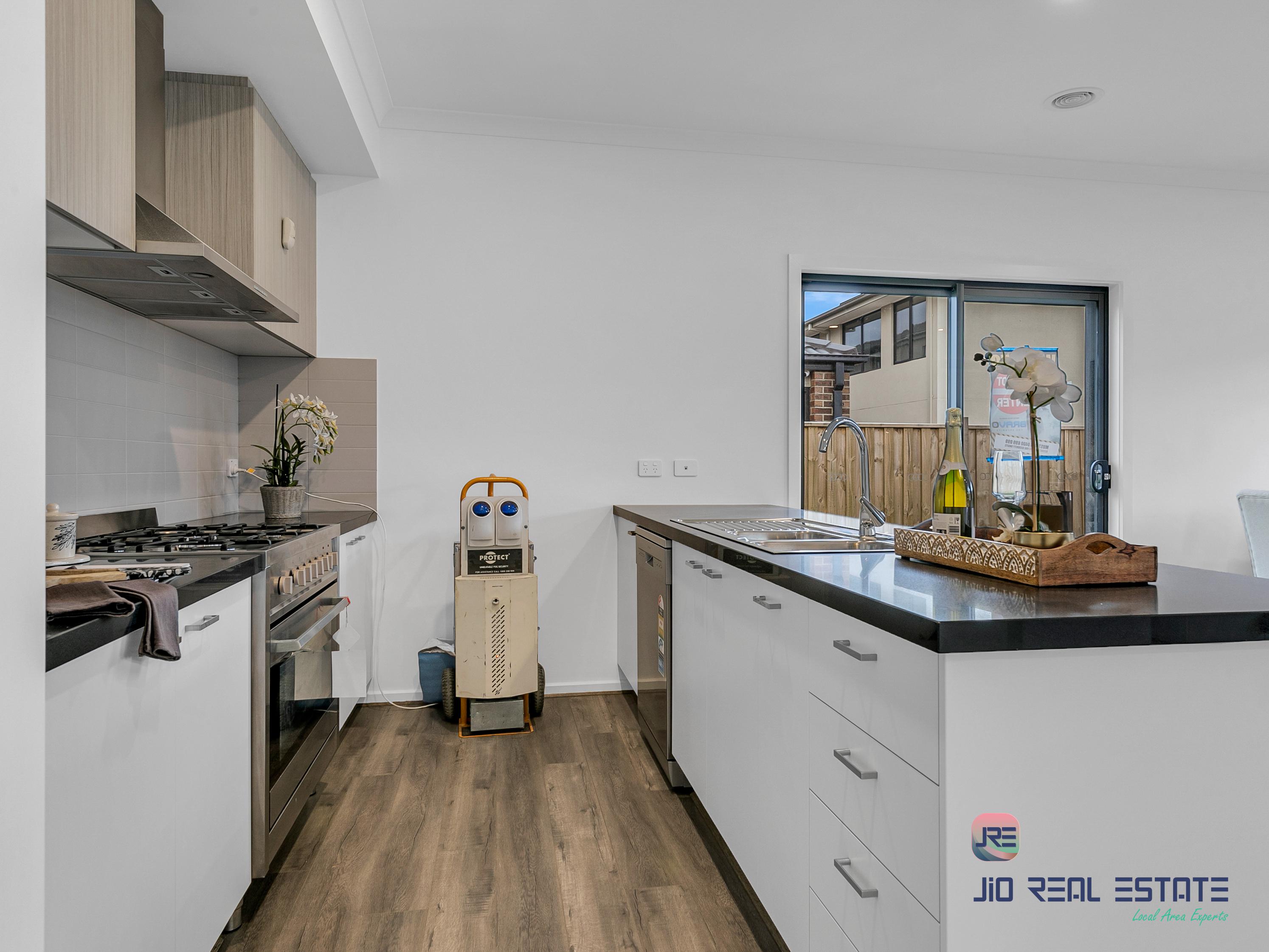 13 Hutton Street, Deanside VIC