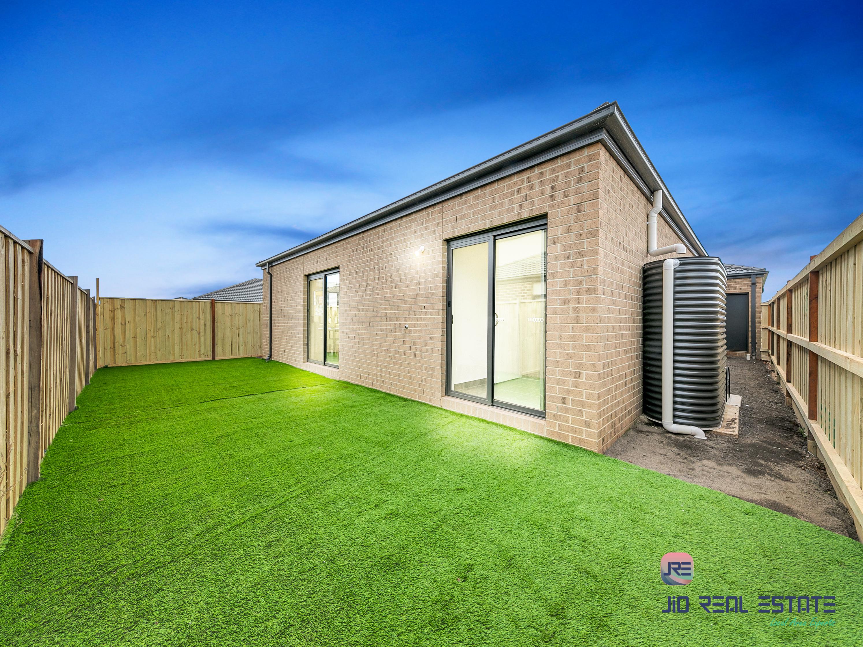 13 Hutton Street, Deanside VIC