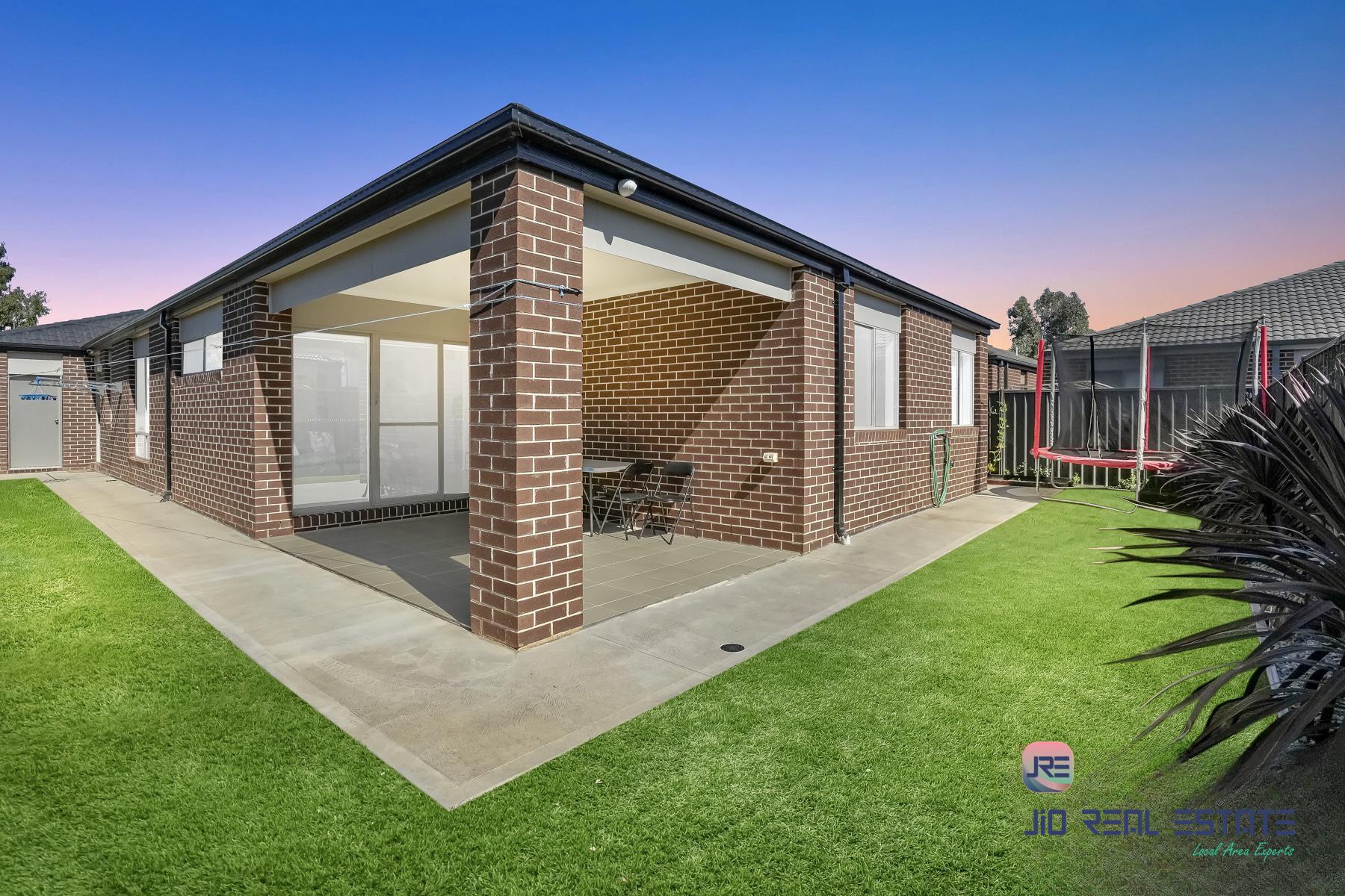 3 Macalister Grove, Cobblebank VIC