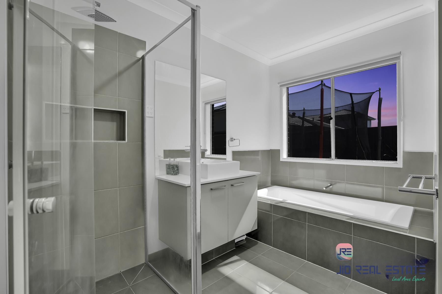 3 Macalister Grove, Cobblebank VIC