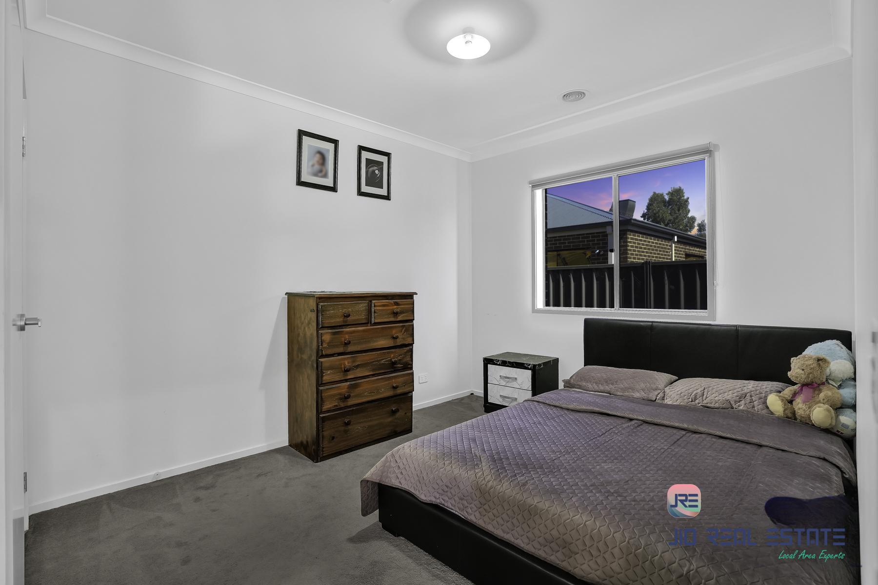 3 Macalister Grove, Cobblebank VIC