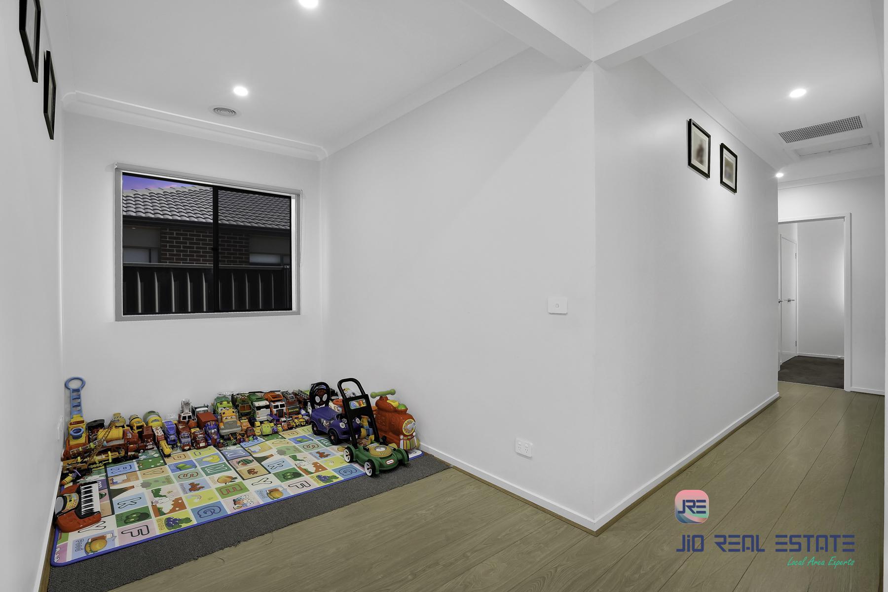 3 Macalister Grove, Cobblebank VIC
