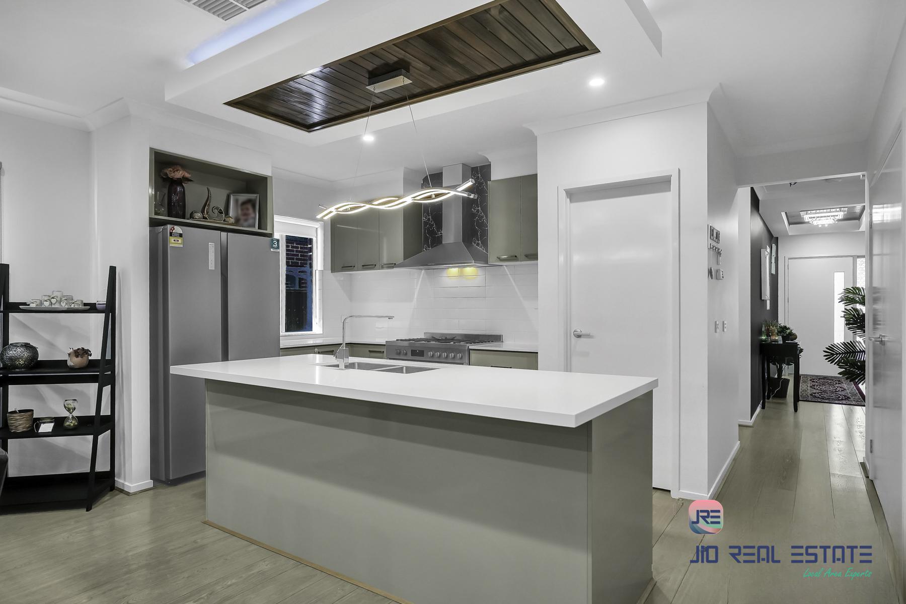 3 Macalister Grove, Cobblebank VIC
